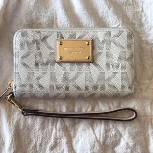 Michael Kors Jet Set Travel wristlet